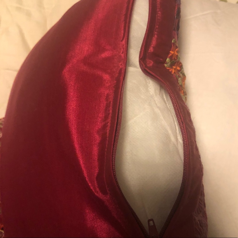 Embroidered Raspberry Floral Set 4 - Euros & Throw - Picture 9 of 14